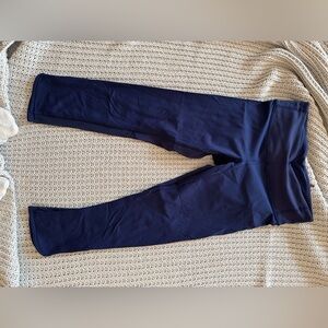 Lululemon leggings, Run: Inspire Crop/Pace Rival–era style.